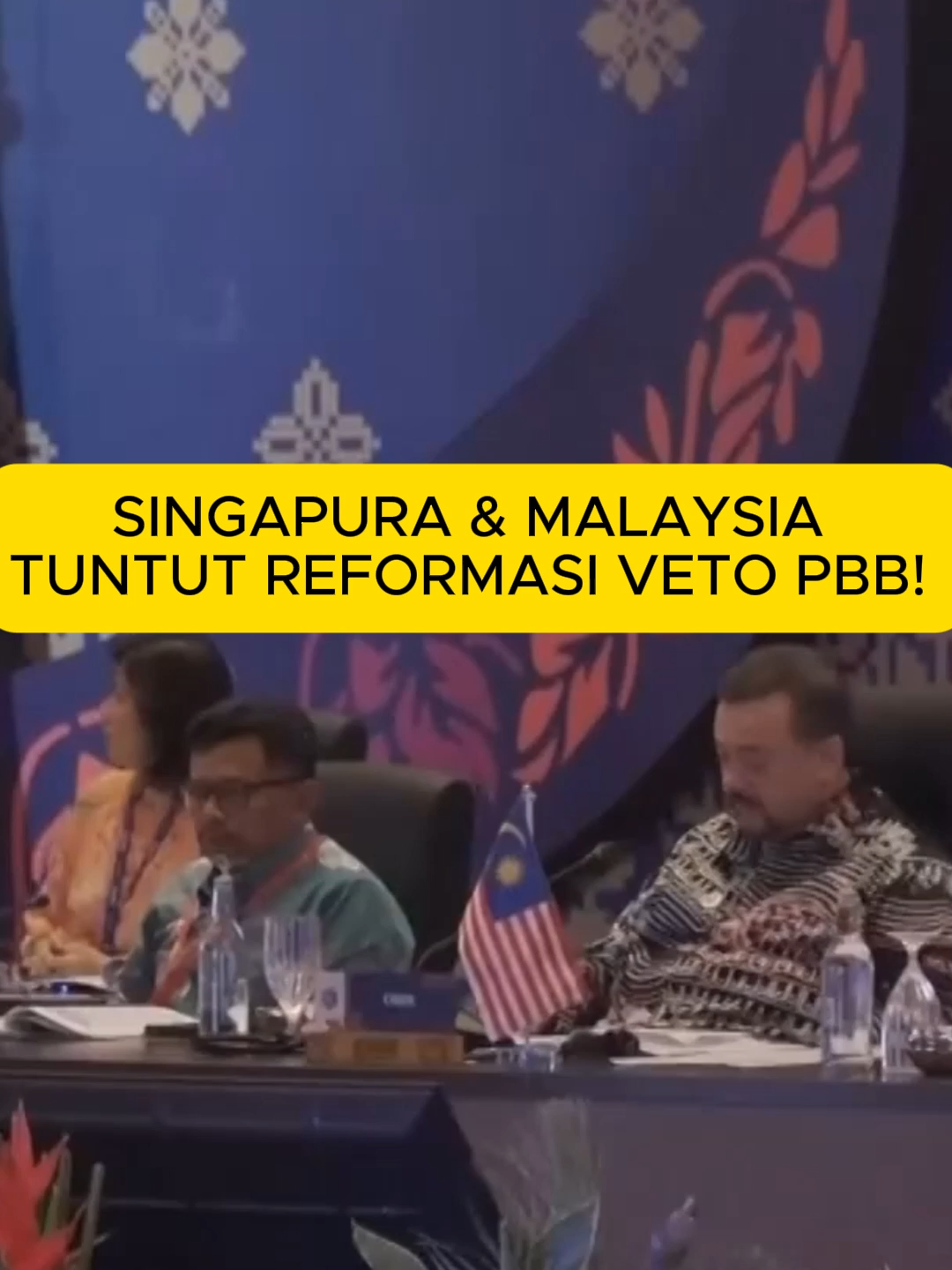 Singapura dan Malaysia kompak minta hak veto di PBB direformasi! Mereka menilai veto sudah terlalu sering dipakai semaunya, bahkan sampai menggagalkan perdamaian di Gaza. Menurut mereka, dunia butuh PBB yang lebih adil dan mewakili suara semua negara, bukan hanya 5 negara besar. Apakah kalian setuju kalau hak veto dihapus atau dibatasi ketat? 👉 “Follow kami, banyak berita menarik lainnya, kasih like dan share ke teman-teman kamu!” #PBB #VetoPBB #BeritaInternasional