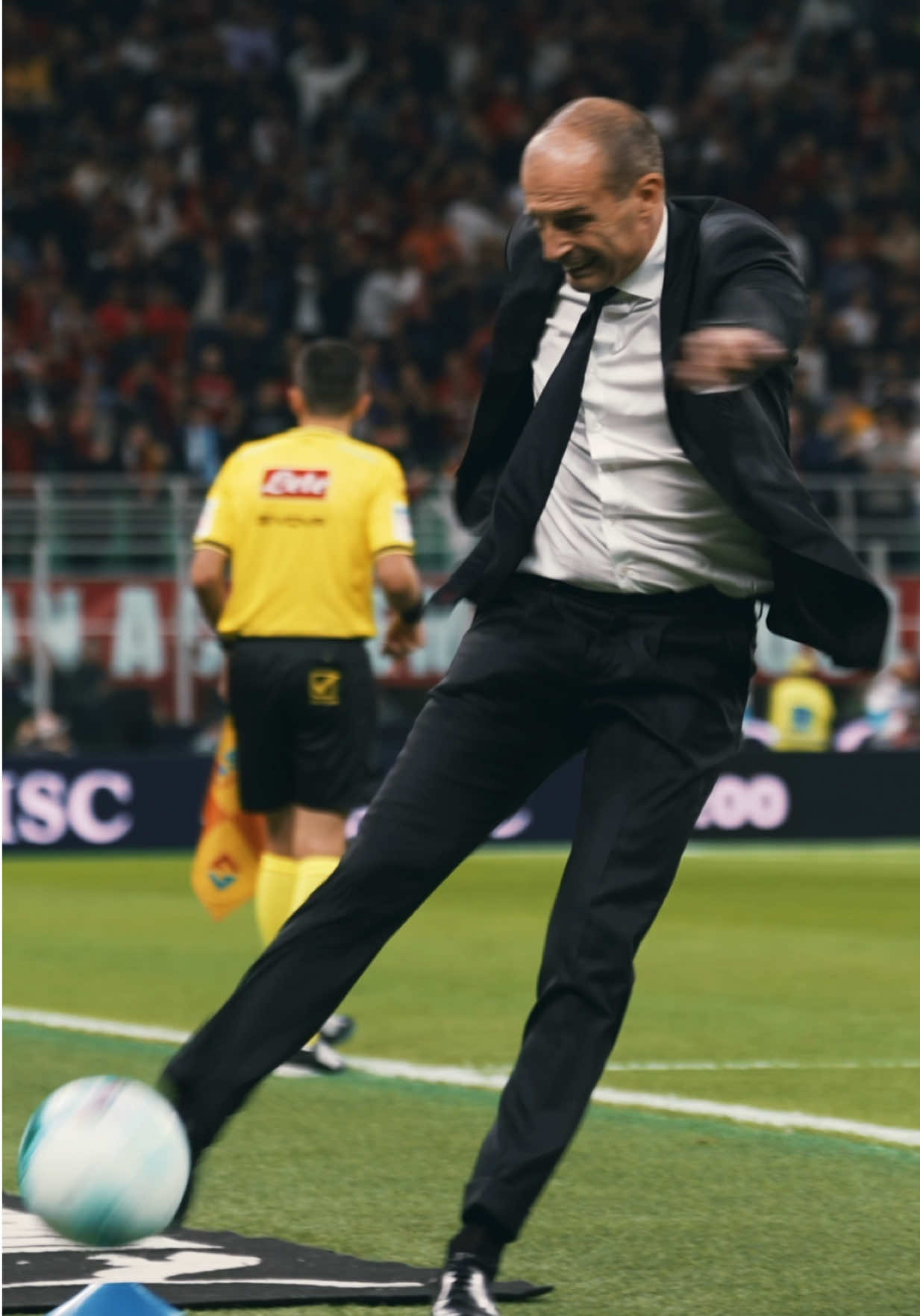Mister 😍🥰❤️🖤 #acmilan #milannapoli #seriea #tiktokfootball #allegri 