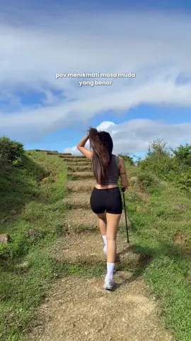 TAOUYAN VALLEY TRAIL. tempatnya bagus banget ndakinya cuman 30menitan. trus banyak bgt sapinya. tp pas kesana sapinya pada bobo semua 😭