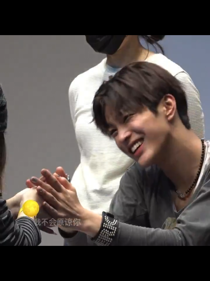 I wish I could also experience being held by the hand by Ahn Keonho 😭😫 He's so precious 🥺 #keonho #cortis #fanservice #kpop #fyp  Credits to the rightful owner of the video.🙏🏻