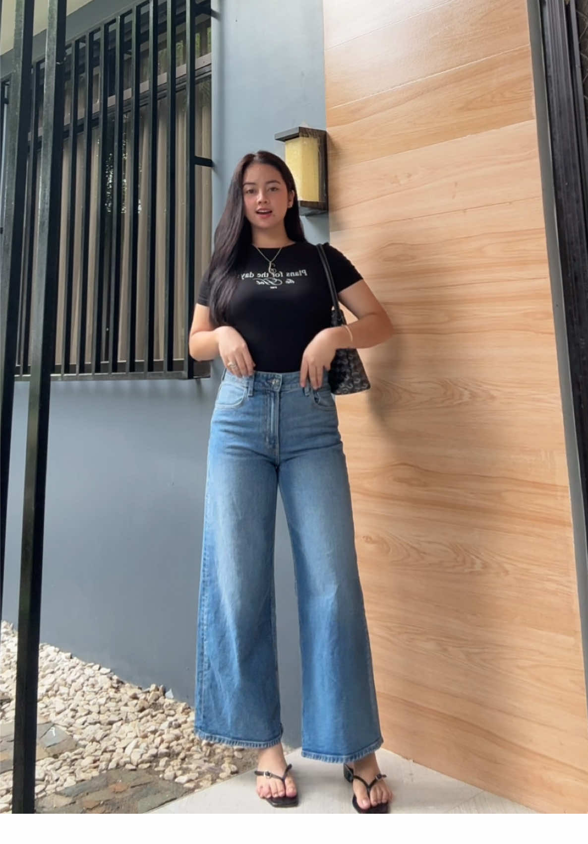 Mid size to plussize girlies friendly din ang wideleg na ‘to! Must have tlaaga sissyloves 🫶🏻😘 #wideleg #widelegpants #jeans #widelegjeans 