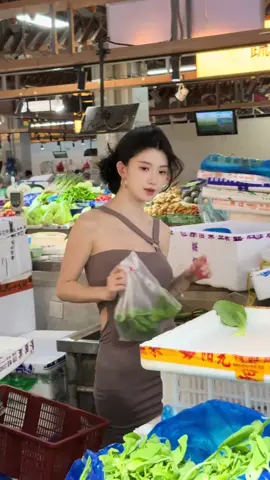 #I am moved again #BB sauce #car model #vegetable market #goddess 