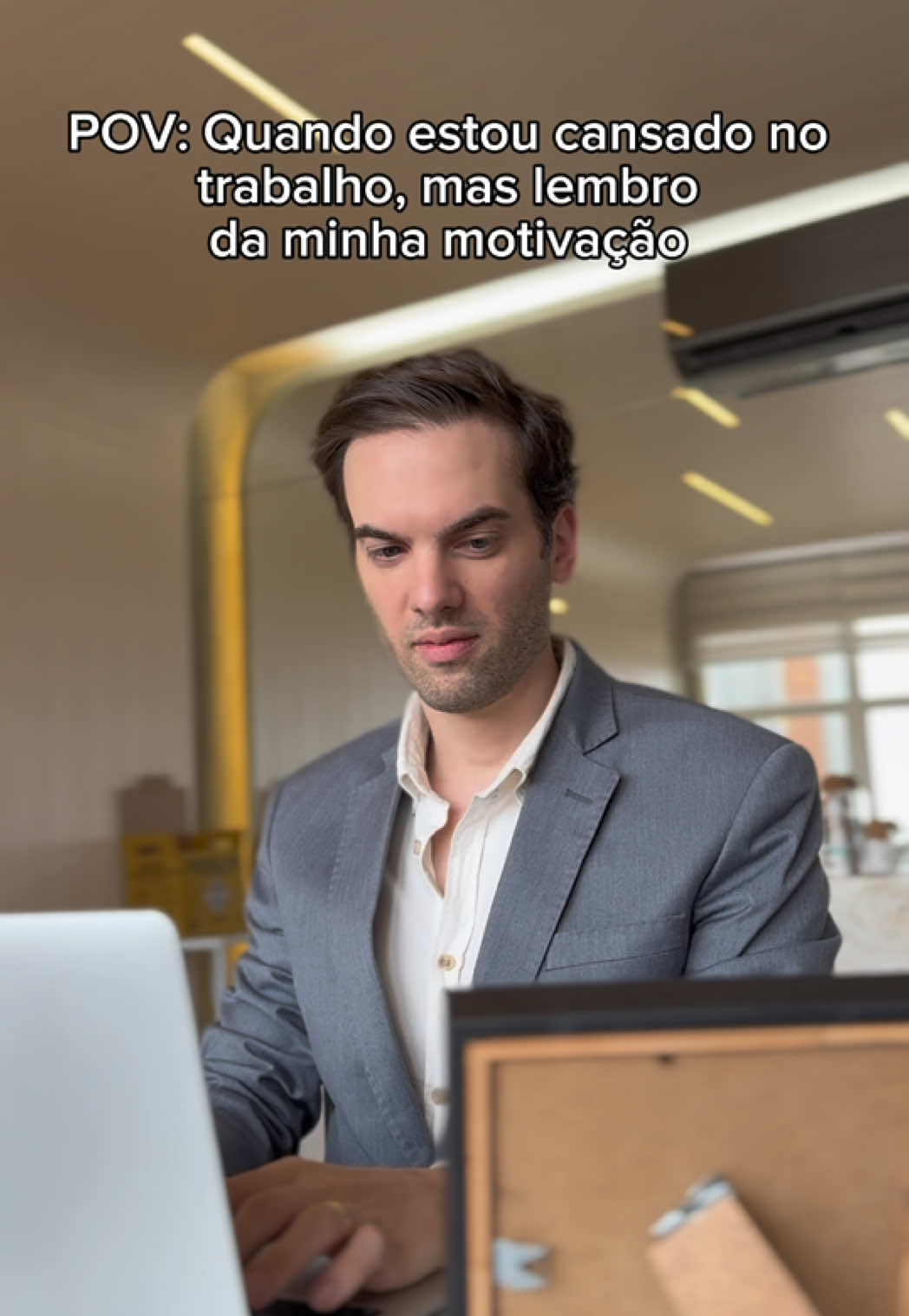POV: quando eu estou casando no trabalho, mas lembro da minha motivação  #humor #ironia #brasilia #engracado 
