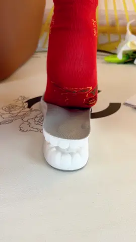 These insoles jacked up the entire arch of my foot when I wore them, they were really so comfortable #arch insoles #improvelegshape #insoles#tiktokshop #shoeinsoles 