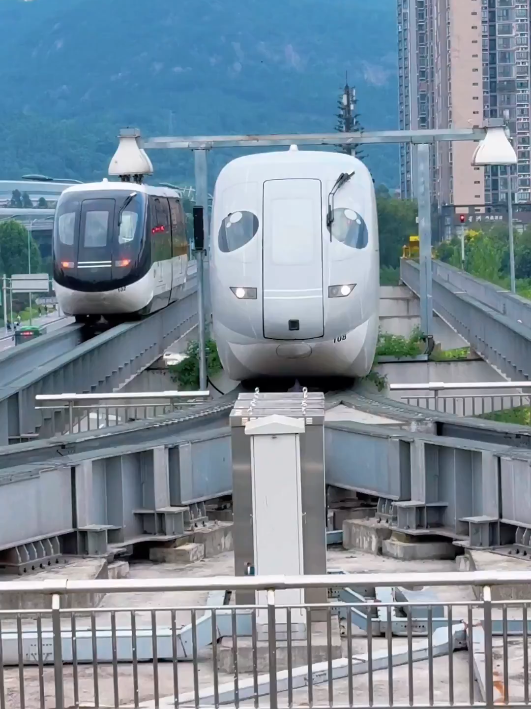Meet Chongqing's mini driverless SkyShuttle trains! More than a ride—it's a charming journey weaving through the cityscape.  #China #ChinaTravel #Transport