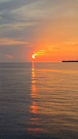 #creatorsearchinsights #sunset #sea #life #ship 