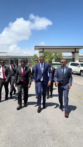 Ra’iisul Wasaare Xamsa ,Wasiir Jamac iyo Xildhibaan Gen.Sadaq.