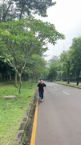 🏃‍♂️ Panggil aku pelari kalcer! Hobiku lari tanpa joki, bos ✌️ Tapi masalahnya… muka auto merah + banjir keringet Untung ada Garnier Men Acno Fight Gentle Cleanser dari @Garnier Men Indonesia Jadi bisa langsung nongkrong tanpa insecure! 😎 #NyamanLawanJerawat #BeOurBest #GarnierMenID