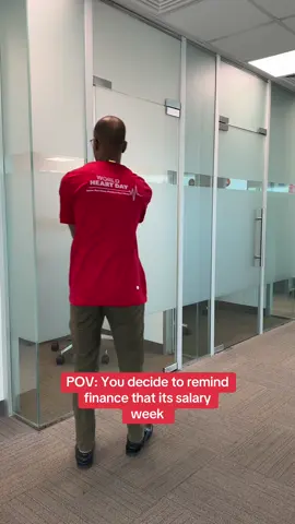 Finance mbona anakuwa mkali sasa🥲 Tarehe hizi ngumu jamani😩 #tuponawetenanatena #corporatehumor #funnytiktok 
