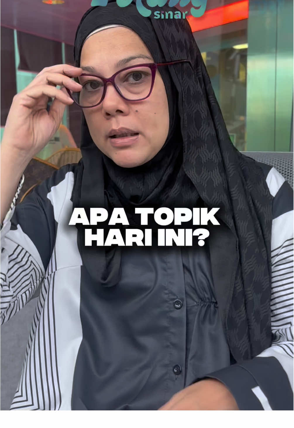 Topik harini panjang sikit Acik Shiera terangkan. Tapi terangkan ke berleter ni 😏 #TrioPetangSINAR #SINARMuzikRetroTerbaik