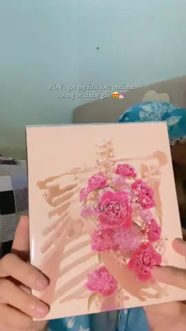 Jujur ini parfume pertama yg aku suka seumur hidup 😭😋😻HAHA sebelumnya jarang pake parfume atau pake parfume yg wangi bayi aja🤓🤞@SAFF & Co. Loppp wangi nya setelah dimarinasi???🤓 jadi makin enak woii wangi floral fresh enakk sukaaa beli deh, mana tahan lama bgt berhari hari ga ilang, bkin kamar wangi😙