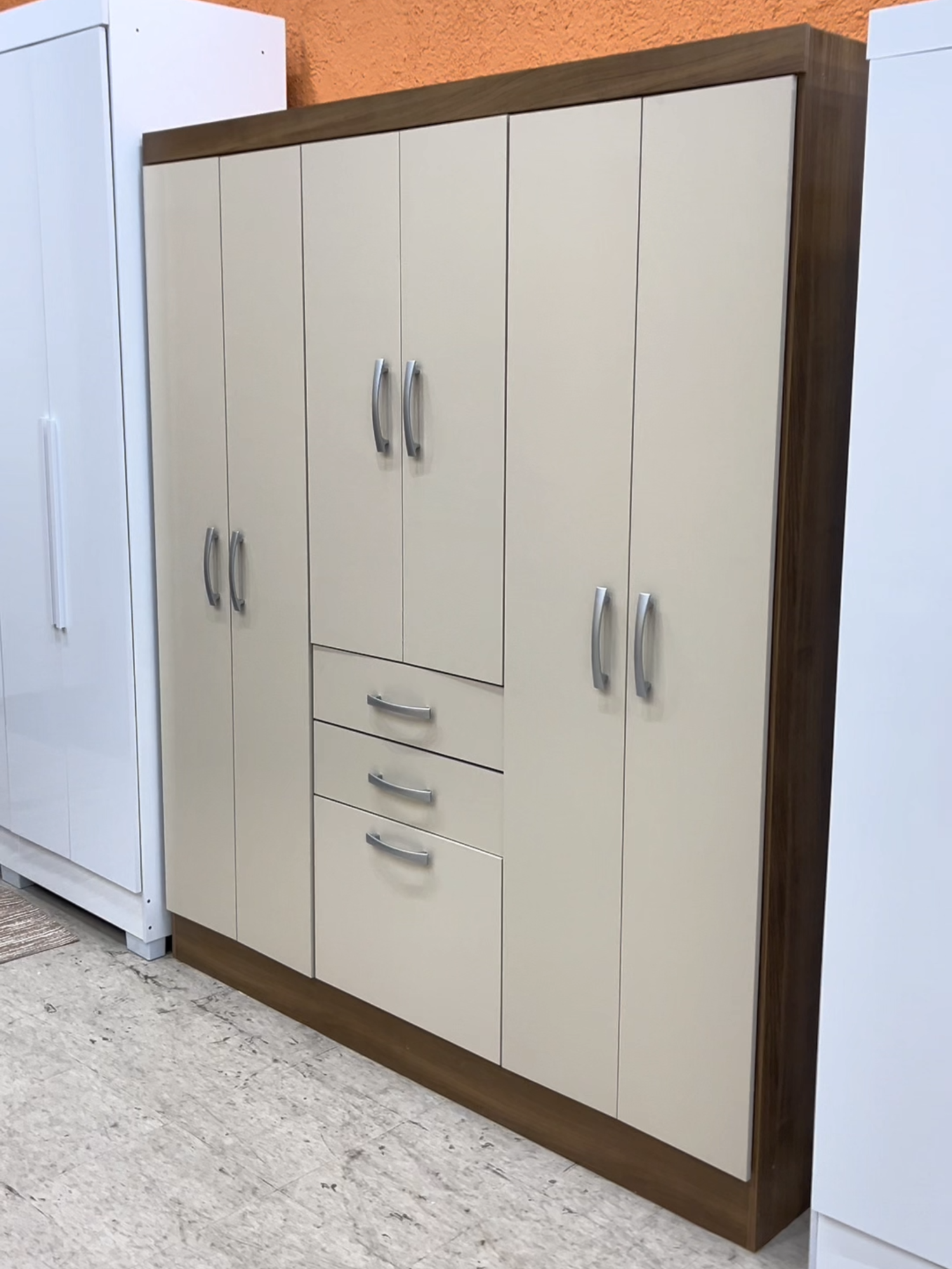 O Guarda Roupas Lisboa é a sua cara! Compre agora mesmo em nosso site, link na bio 🧡 #moveis #home #guardaroupas #casa