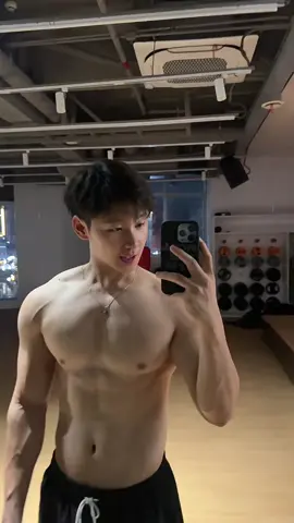 艾特您身边的坏女孩我看看 #体育生 #douyin抖音 #gymmotivation🏋️‍♀️ #handsomeman #ilovetiktok 