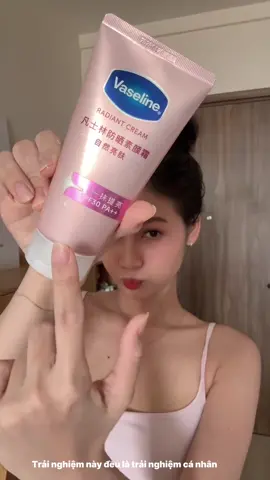Dưỡng da body với em này ok lắm mấy bà, bà nào hay đi du lịch note lại em này đi nha  #VaselineVN #HợptáccùngUnilever #goclamdep