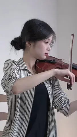 Three minutes will take you to experience the uniqueness of violin. #violin #Violinmusic ##musicsharing #musicalinstrument #insomnia 