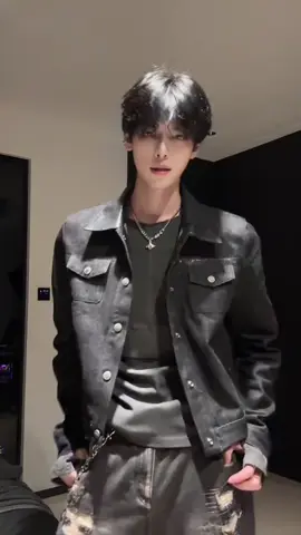 #浅跳一下 #sugaronmytongue#英俊的 #中国男孩 #中系男神 