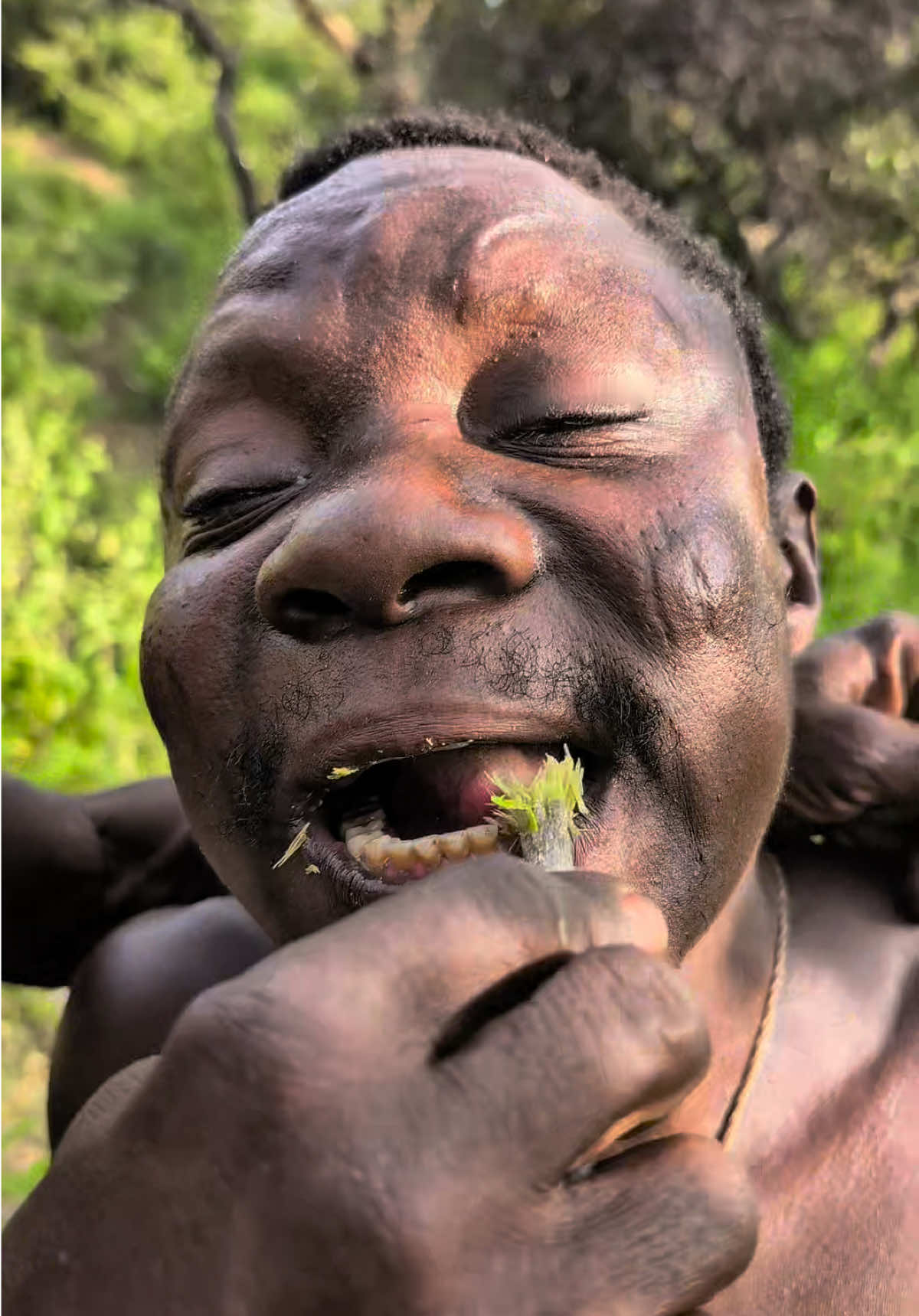 Chaaba's brushing tools are very special#hadzabetribe #foryoupage #FoodLover #cooking #chaaba 