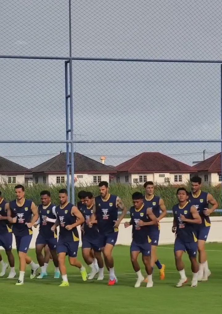 back training in Thailand💙 #persibbandung #trainingseason #bangkokthailand #acltwo #fyppp 