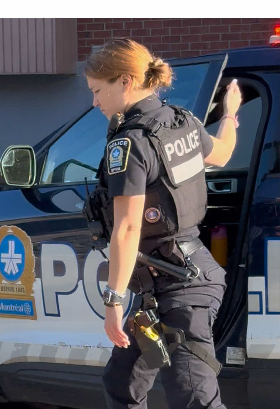 Police Officers On The Street Putting Time In #policeoftiktok #qcpolice #spvm #lawenforcement #cops 