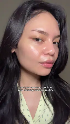 Yes I did forget to play music in the beginning 🥹 so maybe this skincare routine took me 3 songs all in all 😌#skincareroutine #GlowUp #glowyskin #asmr #morningroutine 