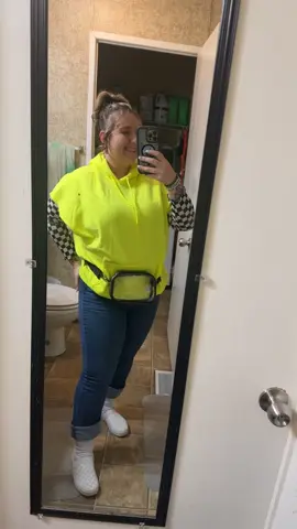 Fashion was WILD 😜 80s day at work! 🤘🏻#80smusic #outfitinspo #outfitoftheday #corporatelife 