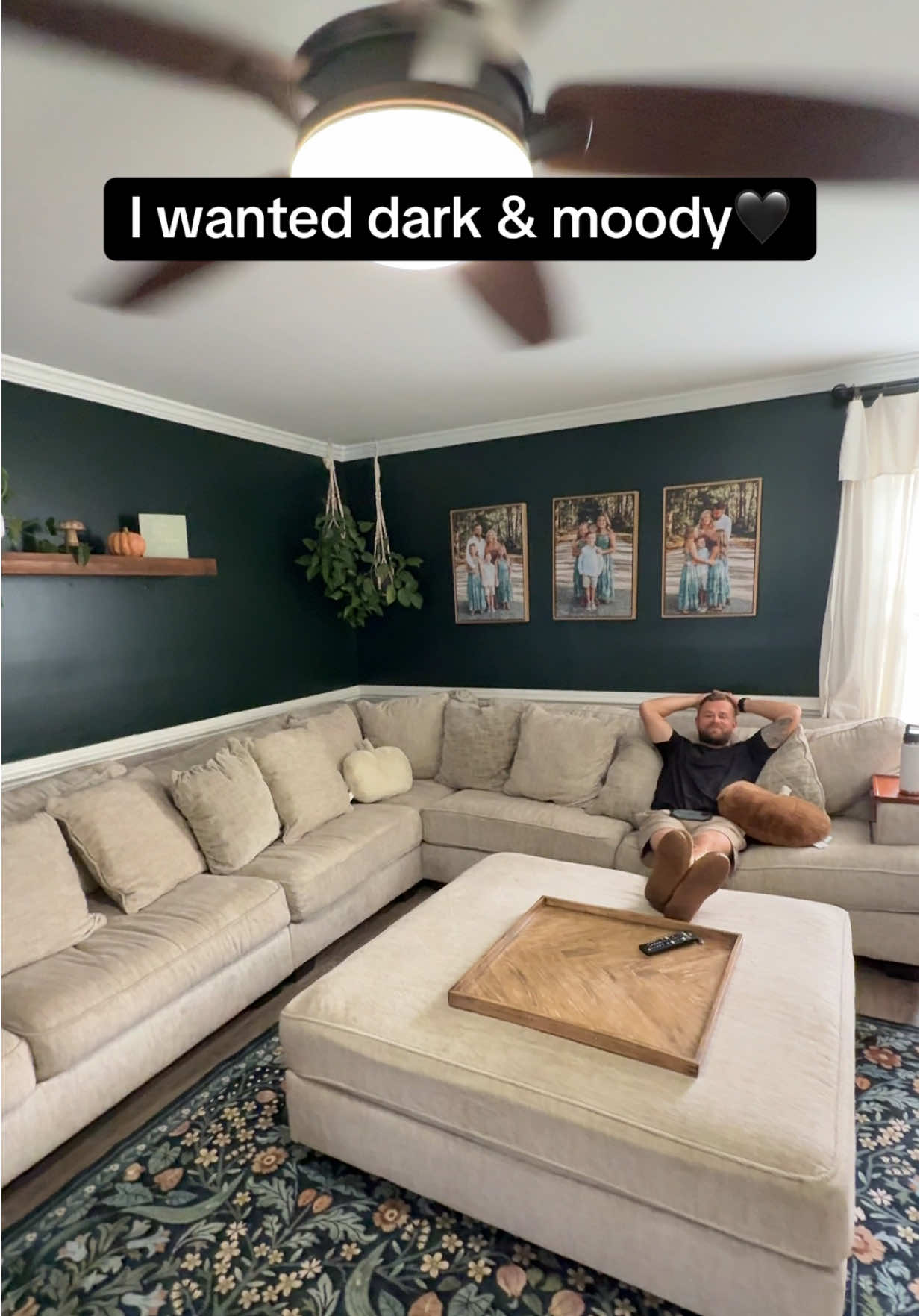 Changing paint colors changes the whole vibe! Loving the dark green. The color is Essex green by Benjamin Moore!💚