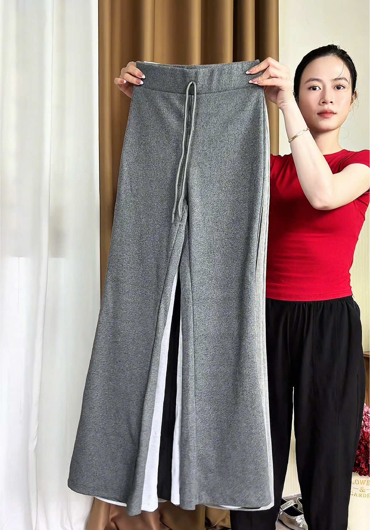 Quần thun gân ống loe ôm body ton dáng xịn lắm í mấy bà #reviewquanhta3 #quanloe #quanloelungcao #quanloexinh #thoitrangnu  @minthichreview1  @minthichreview1  @minthichreview1 