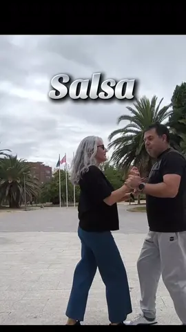 Preciosa Salsa nos han regalado nuestros alumnos. 🕺🏻💃🏻 Jaime & Silvia Que la vida siga regalándonos estos momentos maravillosos. 🎶Sentir- You Salsa #amigos #sentir #salsa #bachata #kizomba 