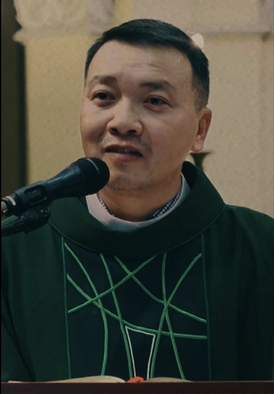 Thế nào là yêu ? #lmphuongdinhtoai #cauchuyencuocsong #binhancatholic #catholictiktok #sachchiecchieusaubuihoaquynh 