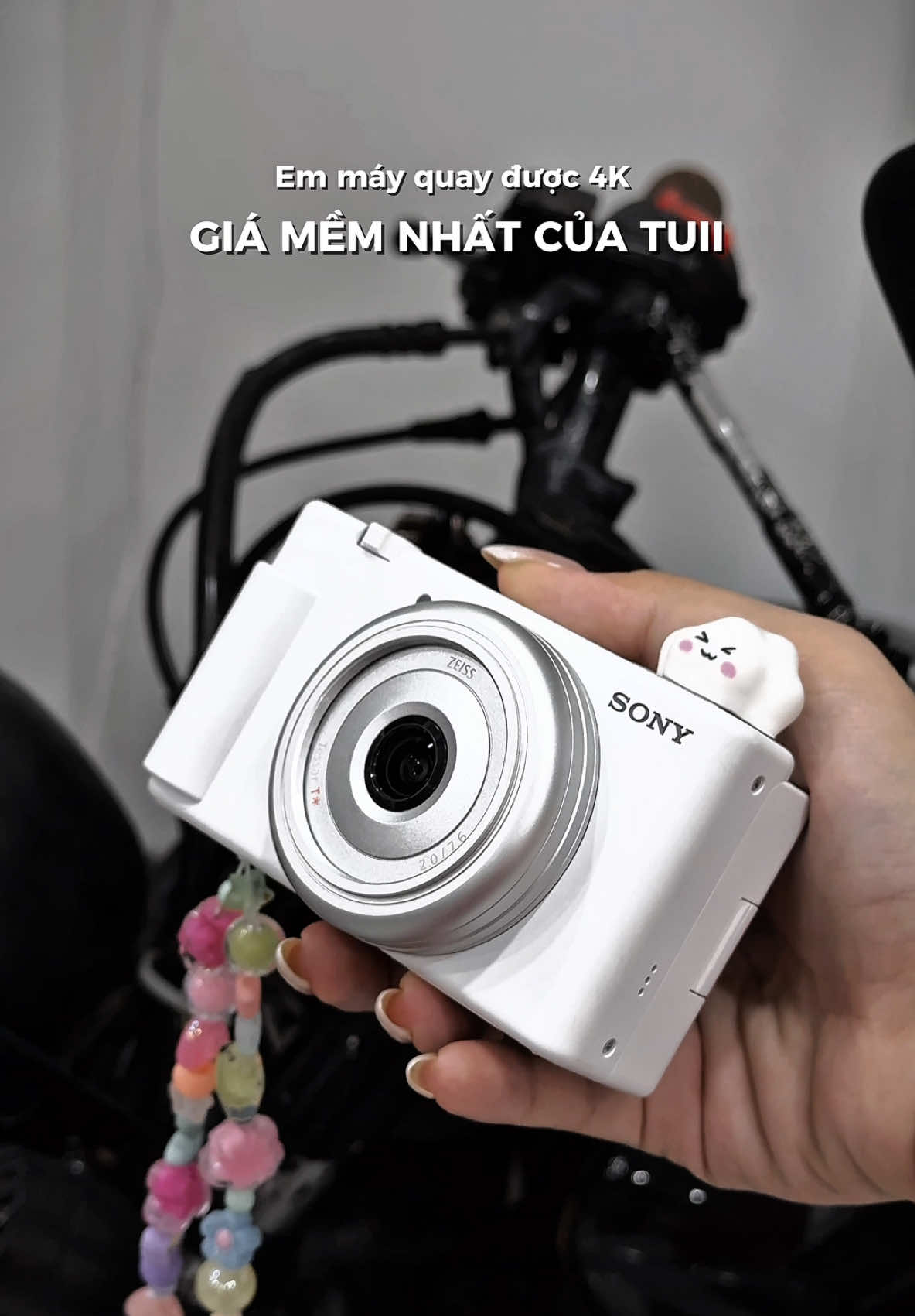 Bé này đẹp zị mà ế 🥹  ‼️ bác nào cmt [.] dưới post này tui bớt luôn 100k khi mua máy nhá 😋 nhớ nhắn nhắc tui nha  #mayanhcusaigon90s #sonyzv1f #zv1f #mayanhcu 