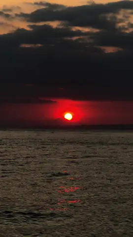 terbenam persis disamping RINJANI😍