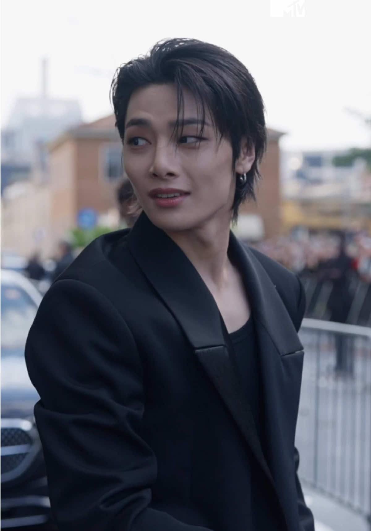 That idol aura ✨ I.N looked unbelievable at the Bottega Veneta show for Milan Fashion Week 🥵 #I_N #StrayKids #MilanFashionWeek #SKZ #MTVCeleb 