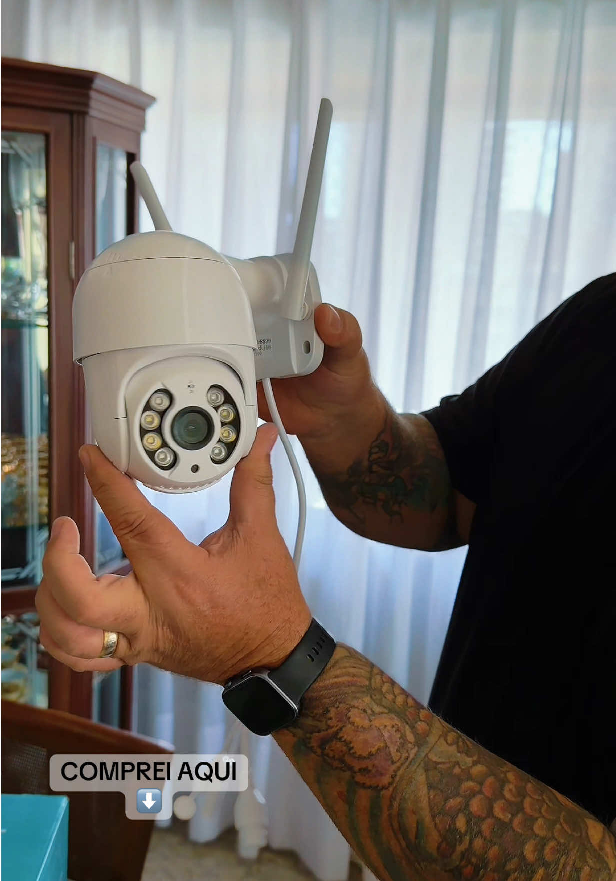 Câmera de segurança WiFi inteligente por menos de R$100! 🚨 Proteja sua casa com visão noturna colorida, giro 270°, detecção de movimento em tempo real e áudio bidirecional. Fácil de instalar, resistente à água e controlada direto pelo celular. Ideal para quem busca segurança acessível e prática. É só clicar pra garantir a sua direto no TikTok Shop!  #cameradesegurança #smarthome #casasegura #camerawifi #tecnologia 