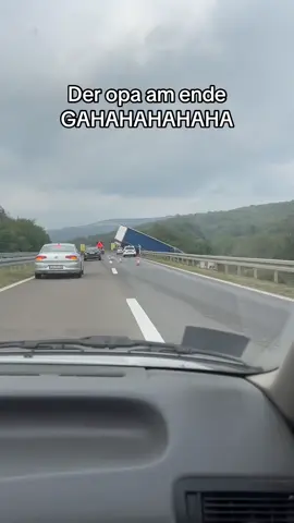 Wie er zum beat seine hände reibt😂 (der steht da btw einfach seit 2stunden😭) WOOOOW 800k VIEWS OMG #fyp #goviral #carcrash #fürdich #viral 