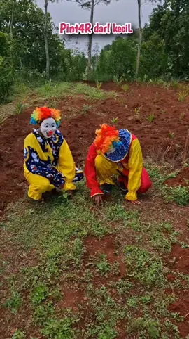 Badut cari kodok dikebun #badut 