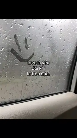 Ngày đó,em thà chọn vui vẻ bên bạn bè.chứ không muốn anh yên lòng về em.Em thử nghĩ xem ở đâu ra được 1 người không máu mủ ruột thịt mà lại thương em hết lòng hết dạ,ở đâu mọc ra được người thấu hiểu em hơn chính bản thân mình,thương em yêu em hơn chính bản thân.Để rồi em coi anh còn thua những người bạn bè đã từng phản bội của em nữa.Tự hỏi rằng ngày thánh khổ cực của em liệu bạn bè em có ai để tâm đến em.Lúc đó anh chịu đủ tủi thân không đòi hỏi thứ gì về em cùng em cố gắng vượt qua.Vậy mà khi giông bão qua đi người em bên cạnh đó là bạn bè chứ không phải anh.#buon #tiktok #apple #xhhhhhhhhhhhhhhhhhhhhhhhhhhhhhhhhhhhhhhh #apple @cung biet buon? 