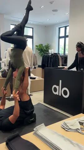 Alo wellness walk!! ☀️🦋🌻#microinfluencer #aloyogawellness #wellnesswalk #creatorsearchinsights 