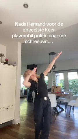 Schande gepakt dan….                                                  #handhaving #opleiding #playmobile #graafschapcollege #schooluniform 