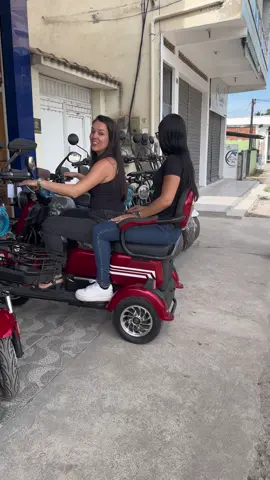 Chegando com o triciclo elétrico Lupy que cabem até 3 passageiros!  Pra quem quer se locomover sem depender de ninguém, passear com seus pequenos ou com seu amor, é muito mais! Gostou? Fale agora com nossa equipe e saiba mais! Contato na Bio. #tricicloeletrico #mobilidade #praticidade 