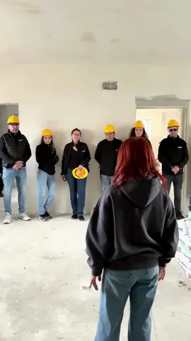 O zi magică în curtea casei familiale din Sectorul 5, alături de echipa Agrii și de copiii care vor locui aici! 💛 Copiii au avut ocazia să-și imagineze viitorul lor spațiu de joacă și relaxare, au ales locul fiecărui pom și au participat la acțiunea de plantare cot la cot cu noi. Fiecare gest și prietenia care s-a născut între toți participanții a transformat spațiul într-un loc viu, plin de speranță și amintiri care vor dura. Mulțumim, Agrii, pentru că ați venit cu inima deschisă și ați făcut din curtea aceasta un ACASĂ adevărat pentru 11 copii. Împreună am construit-o și abia așteptăm să o inaugurăm împreună.