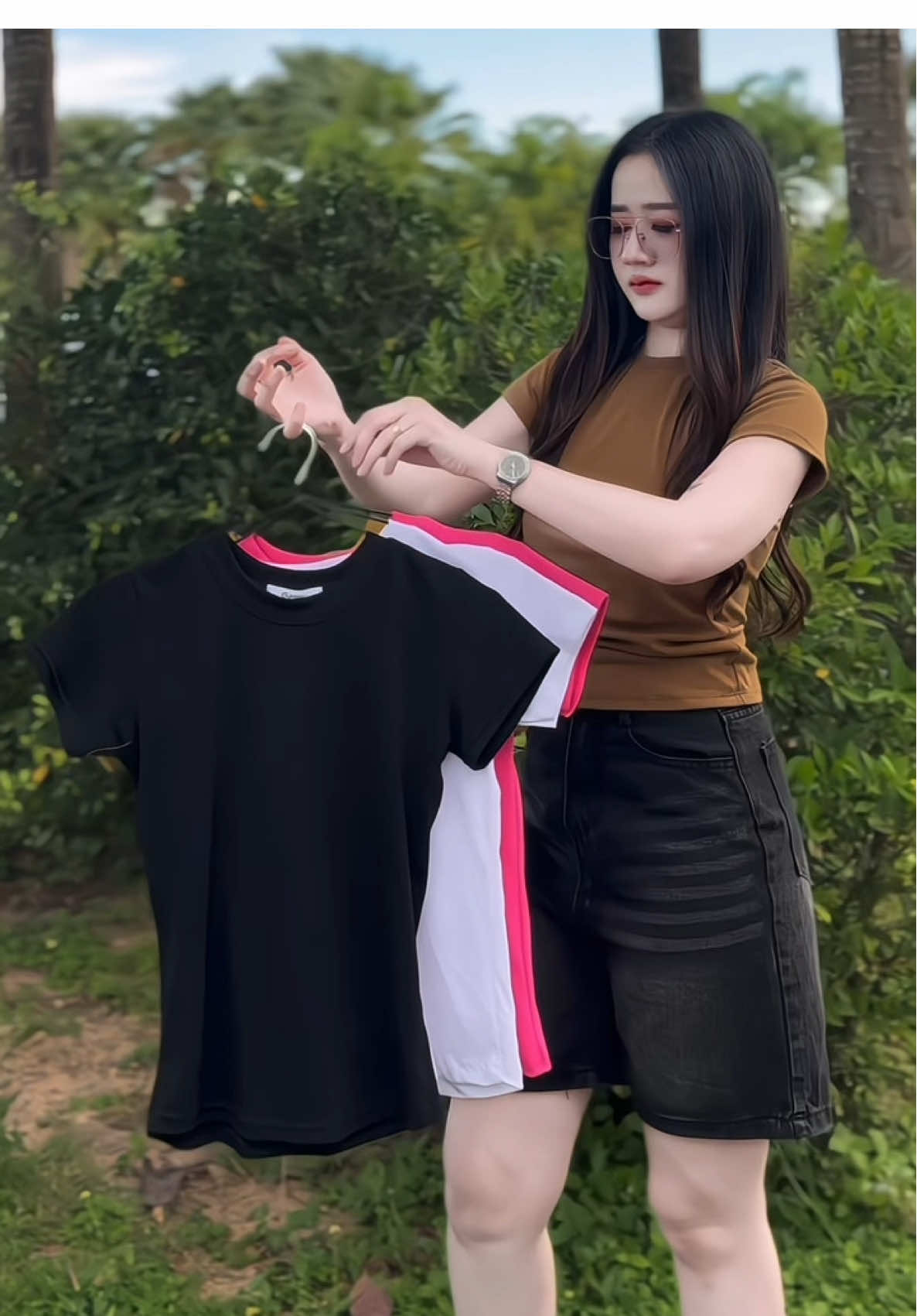 SpinnyHouse เสื้อยืดรัดรูป คอกลมแขนสั้น✨🧺 @16th November Shop🤎(70K)  @16th November Shop🤎(70K)  @16th November Shop🤎(70K) #คลาสแฟชั่น #คลาสแต่งตัว #เสื้อผ้าแฟชั่น #สไตล์การแต่งตัว #ป้ายยาแฟชั่น 