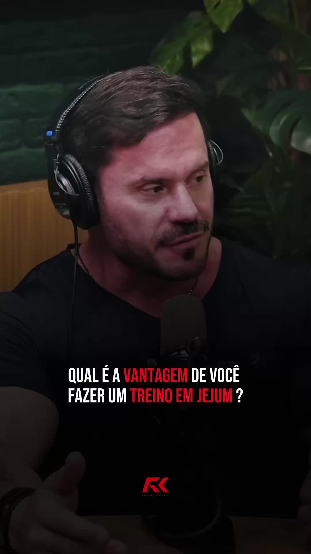 🚨 Treinar em jejum não é sobre buscar atalho. É sobre começar o dia vencendo a si mesmo. Quando você entra no treino de estômago vazio, não é a fome que fala mais alto, é a disciplina. Você aprende a lidar com o desconforto, a controlar a mente e a mostrar pro corpo quem está no comando. E mesmo que o benefício físico exista, o verdadeiro ganho está no mental: clareza, foco e a certeza de que você não precisa de condições perfeitas pra agir. Quem vence logo cedo, carrega essa vitória pro resto do dia.