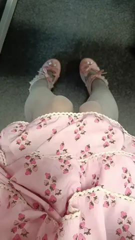 please don't be creepy in my dms i'm a mid looking 24 year old woman 😭