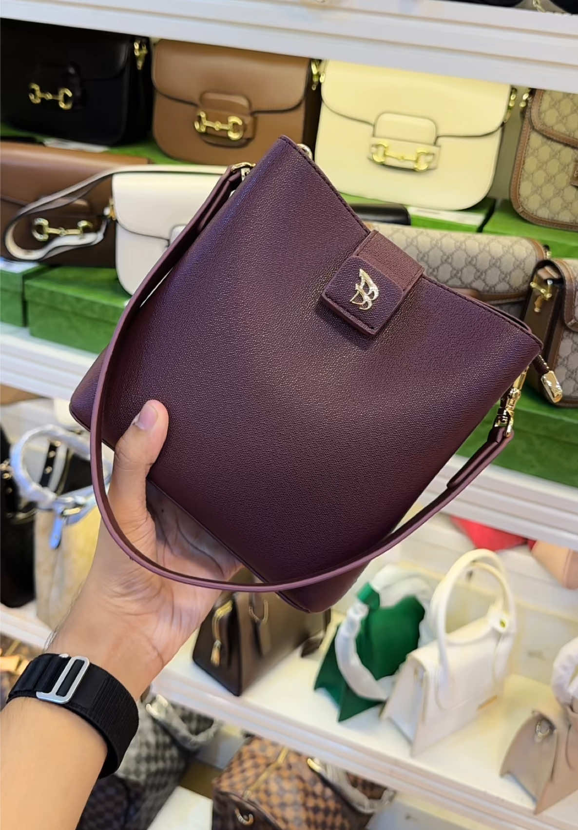 အရမ်းကိုလှသော ရေပုံးလေး🖤 Viber0️⃣9️⃣7️⃣6️⃣4️⃣4️⃣3️⃣1️⃣6️⃣8️⃣0️⃣ နဲ့ Fb page မှာသာ ဆက်သွယ်မှာယူပေးပါ🖤 #the_bag_collections_by_yarzar #fyp #bagshopping #mandalay #bagshop  