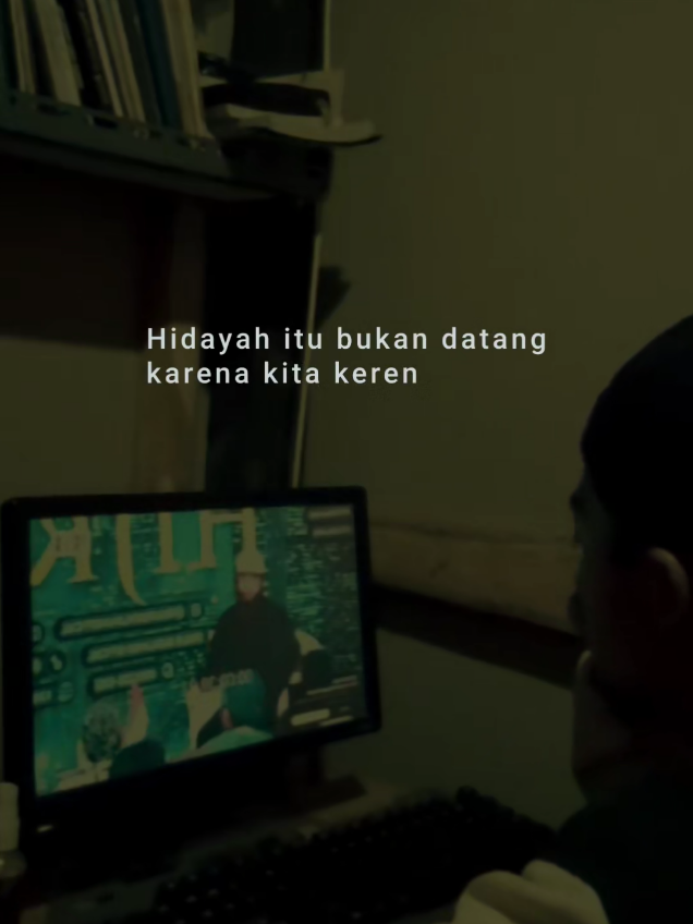 Beruntunglah yang hatinya masih bergetar ketika mendengar panggilan shalat. Itu tanda pintu hijrah sedang dibukakan. Jangan tunggu esok. Hari ini pun bisa jadi hadiah terbesar. #hijrah #hidayah #radevjourney #manhajsalaf