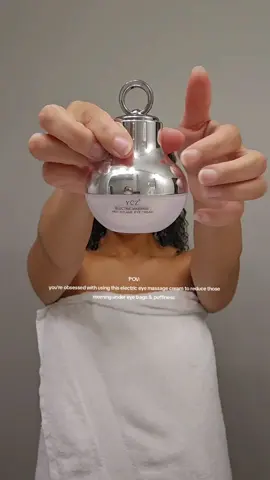 A little goes a long way too, so this has lasted forever 🙌🏽✨️ #electriceyemassagecream #undereyecream #eyecream #ycz #skincaretok 