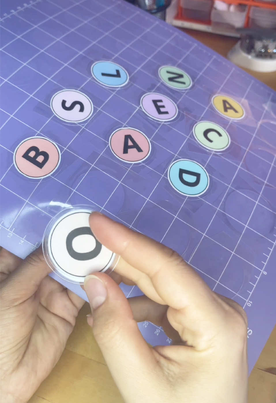 Fiche d’apprentissage des lettres et des mots #piecesscellees ##ASMR #livretsdactivites #mayakids #supportdapprentissage 