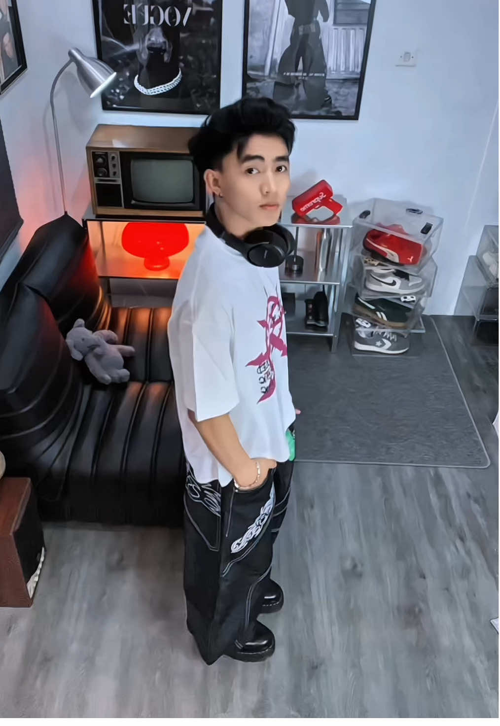 Simple, nyaman, dan gampang di-mix. Boxy tee emang nggak pernah gagal  #kaosboxy #boxytee #skenaoutfit #brandlokalindonesia #TikTokFashion 