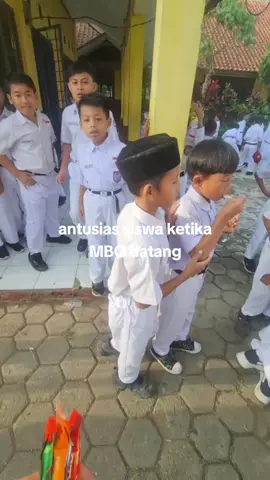 #fyp #fypシ゚ #mbg #badangizinasional #makansiangbergizi #makangizigratis #makanbergizigratis #programpemerintah 