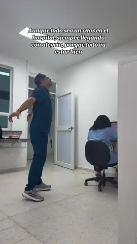 Llegando aunque halla caos en todo el hospital #trabajo #hospital #amor #prohibido #feliz 